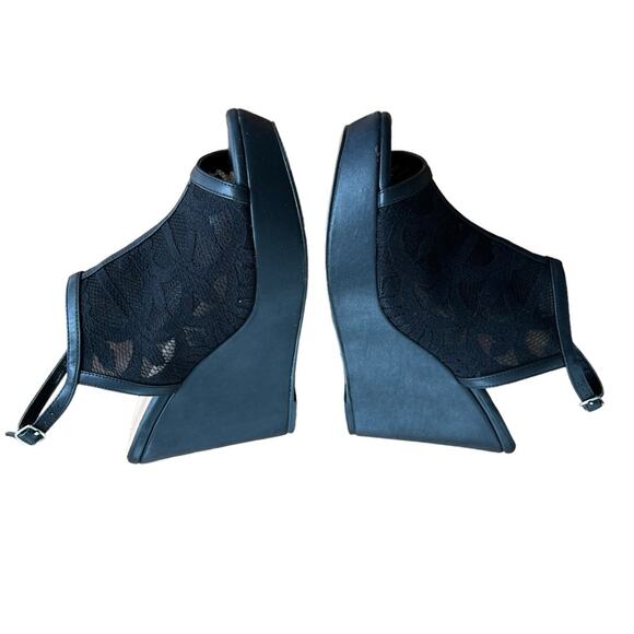 Torrid Black Lace Platform Wedge Heels size 10W - Picture 4 of 5